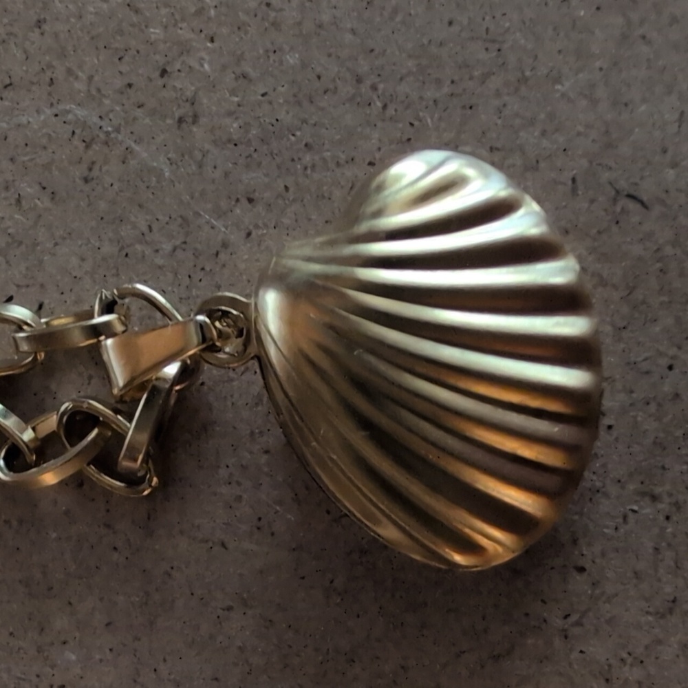 Gold Stainless Steel Sea Shell Pendant Necklace - Picture 2 of 5